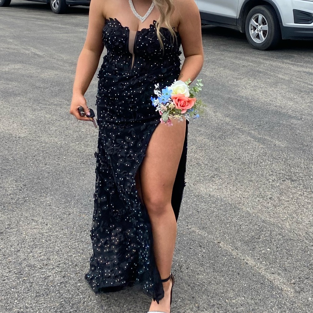 Elegant Black Strapless Gown with Floral Details and pearly diamonds